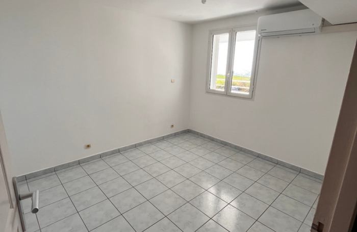 Vente Appartement 90m&sup2; 4 pièces Sainte Suzanne