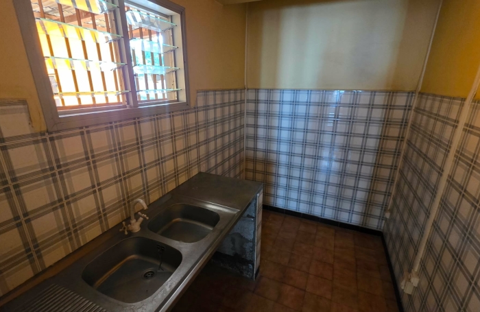 SAINT PIERRE 97410 - MAISON - TRAVAUX RAFRA&Icirc;CHISSEMENT - QUARTIER R&Eacute;SIDENTIEL
