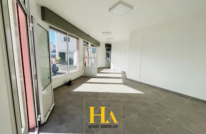 Location Local commercial 50m&sup2; 1 pi&egrave;ce Le Port