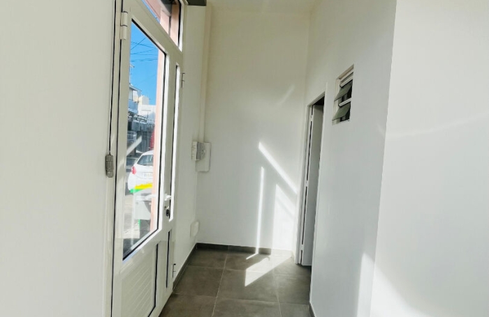 Location Local commercial 50m&sup2; 1 pi&egrave;ce Le Port