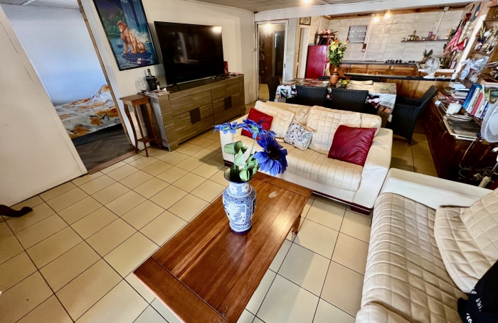SAINT JOSEPH 97480 - MAISON LUMINEUSE - BUREAU - GARAGE - QUARTIER PRIS&Eacute;