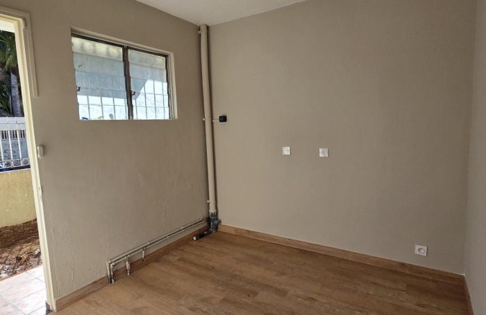 Location Bureaux 55m&sup2; 3 pièces Saint-Pierre