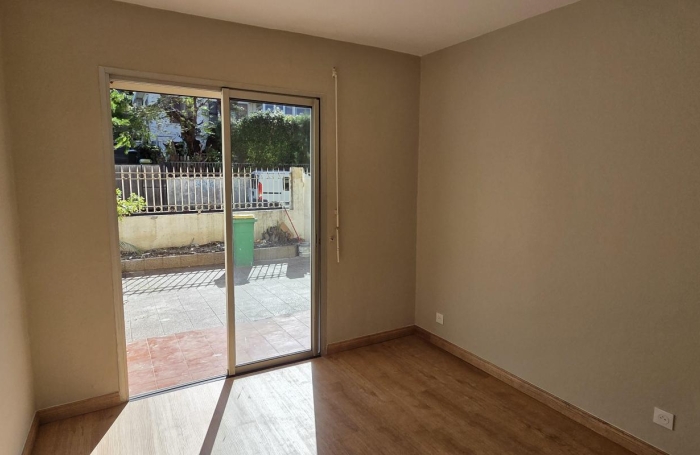 Location Bureaux 55m&sup2; 3 pièces Saint-Pierre