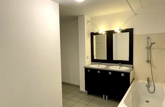 Location Appartement 93.89m&sup2; 4 pi&egrave;ces Saint-Pierre