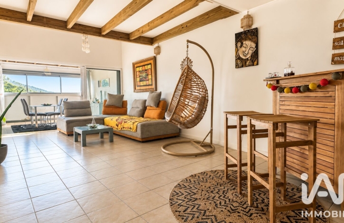 Vente Appartement 80m&sup2; 4 pièces Etang-Sale