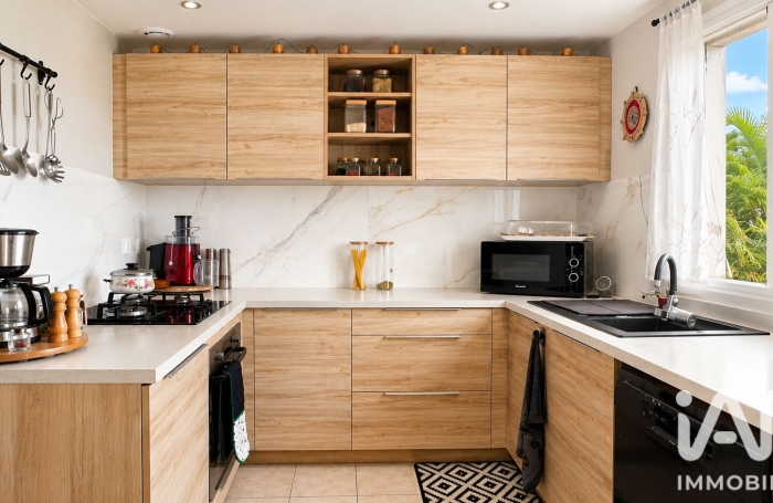Vente Appartement 80m&sup2; 4 pièces Etang-Sale