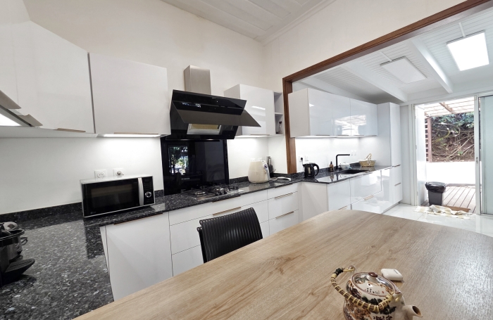 A vendre &agrave; La Montagne, villa cr&eacute;ole F4-5 + bungalow