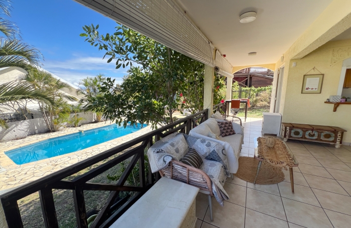 Villa avec piscine 4 pi&egrave;ces &agrave; louer &agrave; Saint-Leu avec LNA