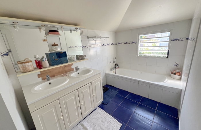 Villa avec piscine 4 pi&egrave;ces &agrave; louer &agrave; Saint-Leu avec LNA