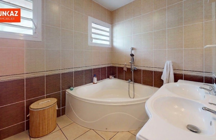 Vente Appartement 95.35m&sup2; 4 pièces Saint Gilles Les Hauts