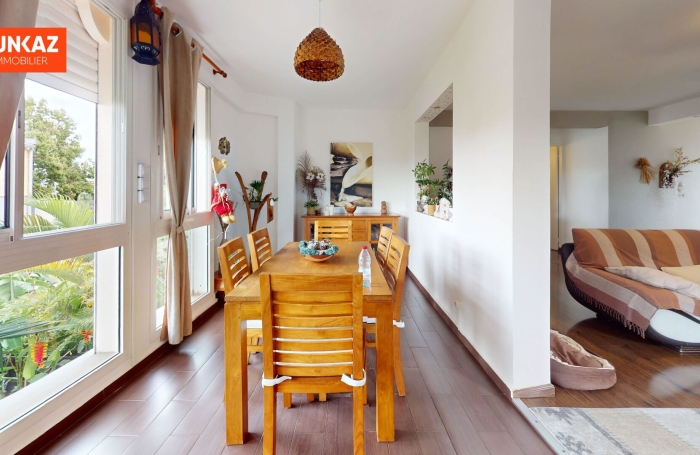 Vente Appartement 95.35m&sup2; 4 pièces Saint Gilles Les Hauts