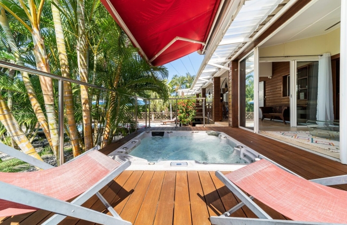 Vente Maison 248.00m&sup2; 8 pièces Etang-Sale