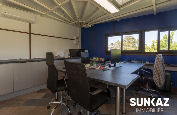 Vente Maison 248.00m&sup2; 8 pièces Etang-Sale