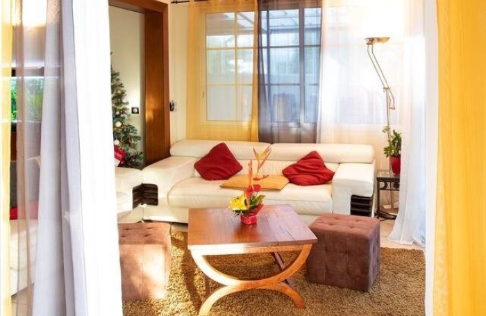 Vente Maison 248.00m&sup2; 8 pièces Etang-Sale