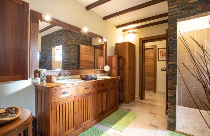 Vente Maison 248.00m&sup2; 8 pièces Etang-Sale