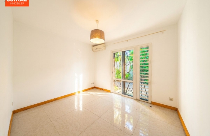 Location Maison 230.00m&sup2; 8 pièces Saint-Pierre