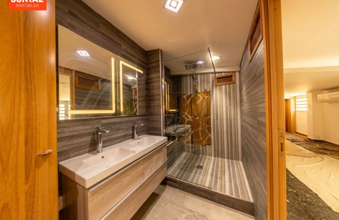 Location Maison 230.00m&sup2; 8 pièces Saint-Pierre