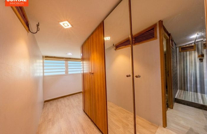 Location Maison 230.00m&sup2; 8 pièces Saint-Pierre