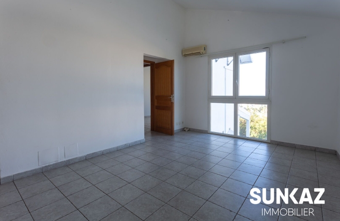 Location Maison 140.00m&sup2; 5 pièces Saint-Pierre