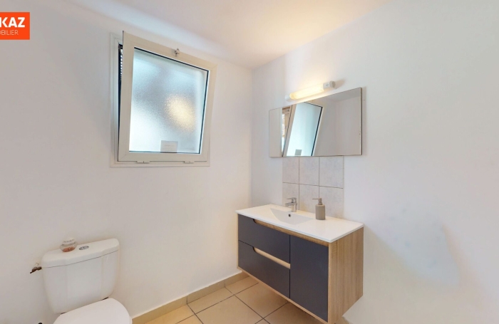 Location Local commercial 75.00m&sup2; 3 pièces Saint-Pierre