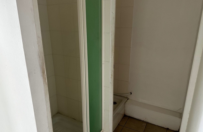 Location Local commercial 65.00m&sup2; Le Port