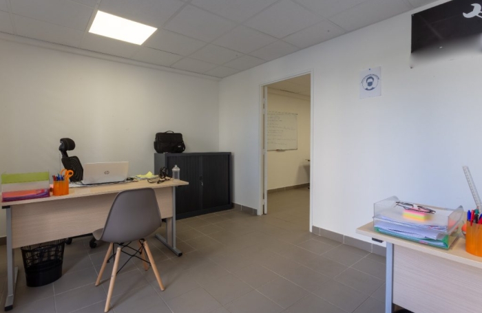 Location Local commercial 118.00m&sup2; 1 pièce Ravine des Cabris