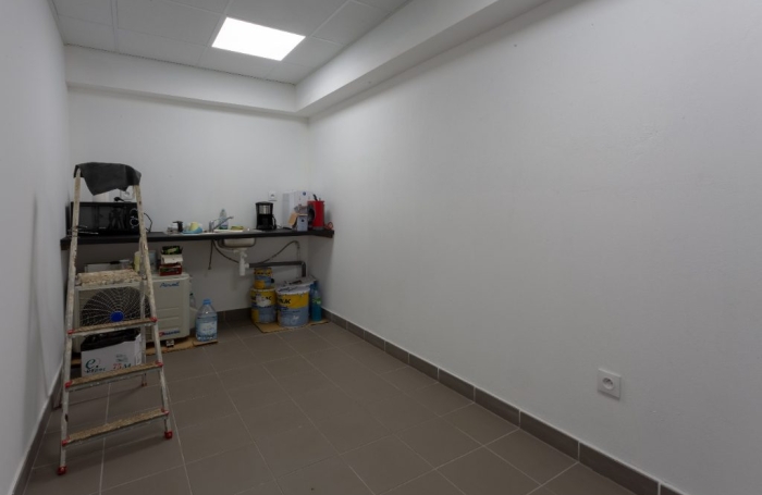 Location Local commercial 170.00m&sup2; 1 pièce Ravine des Cabris