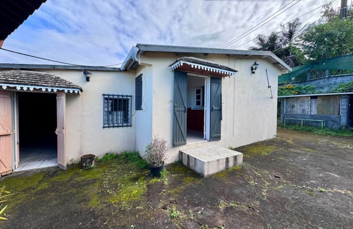 VILLA F4 DE 84M2 SUR TERRAIN DE 324m2  SUR PONT D'YVES