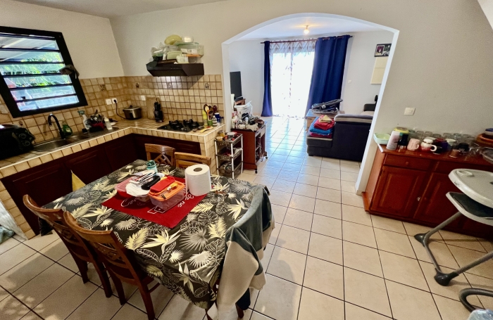 SAINT JOSEPH 97480 - MAISON DE 2 CHAMBRES - FONCTIONNELLE ET AGR&Eacute;ABLE - CADRE AGR&Eacute;ABLE - &Agrave; PROXIMIT&Eacute; DE TOUT