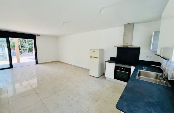 Vente Maison 90m&sup2; 3 pièces Saint Gilles Les Hauts