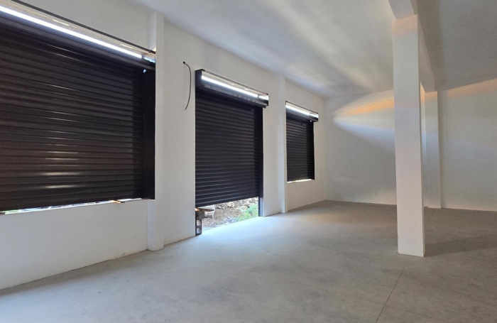 Location Local commercial 300m&sup2; 1 pièce Sainte Suzanne