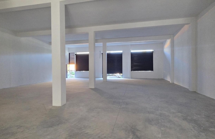 Location Local commercial 300m&sup2; 1 pièce Sainte Suzanne