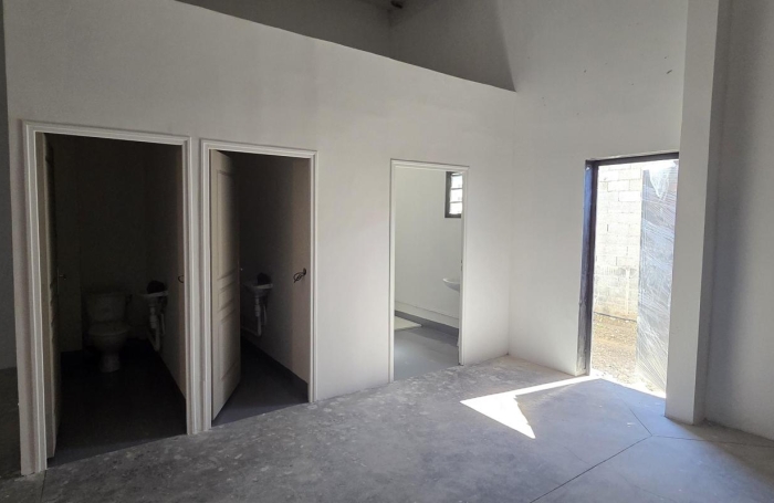 Location Local commercial 300m&sup2; 1 pièce Sainte Suzanne