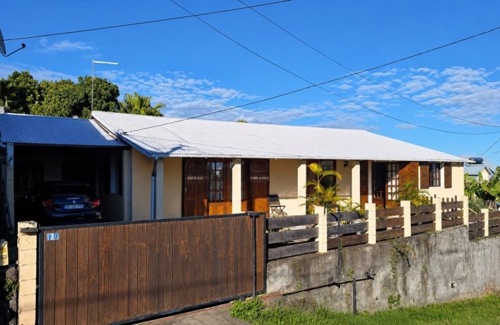 Vente Maison 130m&sup2; 5 pièces Saint Gilles Les Hauts