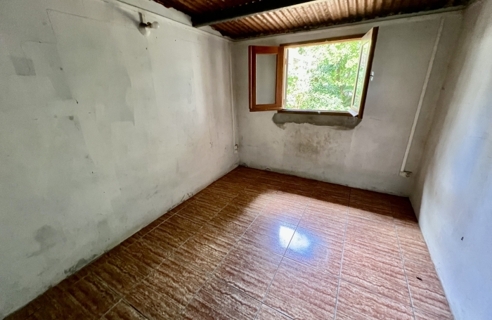 SAINT PIERRE 97480 - MAISON T5 - TRAVAUX - QUARTIER PRIS&Eacute; - PROCHE DE TOUTES COMMODIT&Eacute;S