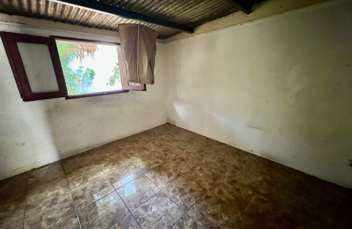 SAINT PIERRE 97480 - MAISON T5 - TRAVAUX - QUARTIER PRIS&Eacute; - PROCHE DE TOUTES COMMODIT&Eacute;S