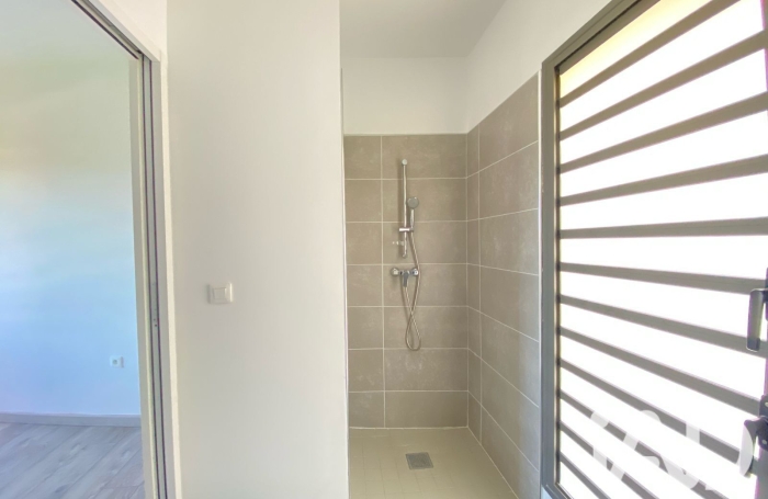 Vente Divers 91m&sup2; 4 pièces Etang-Sale