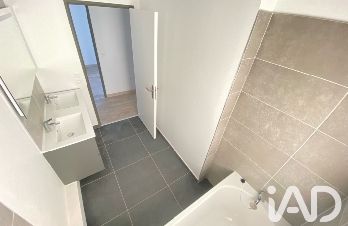 Vente Divers 91m&sup2; 4 pièces Etang-Sale
