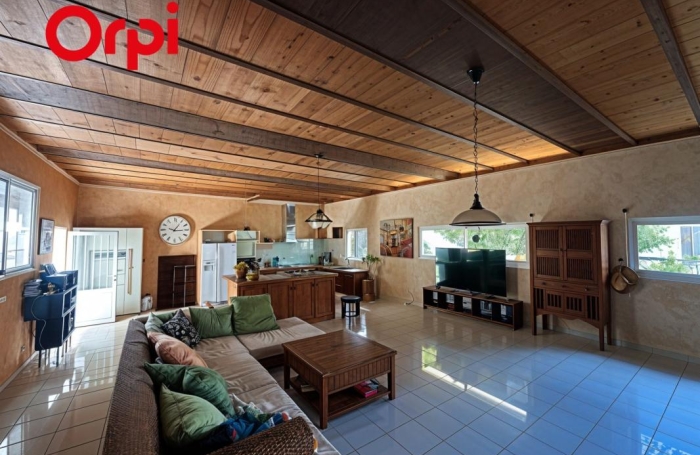 Vente Maison 217m&sup2; 5 pièces Saint Gilles Les Hauts