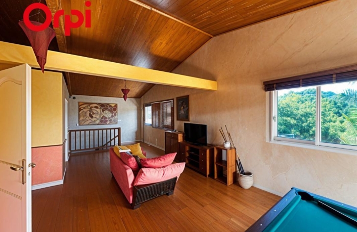 Vente Maison 217m&sup2; 5 pièces Saint Gilles Les Hauts