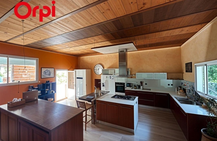 Vente Maison 217m&sup2; 5 pièces Saint Gilles Les Hauts