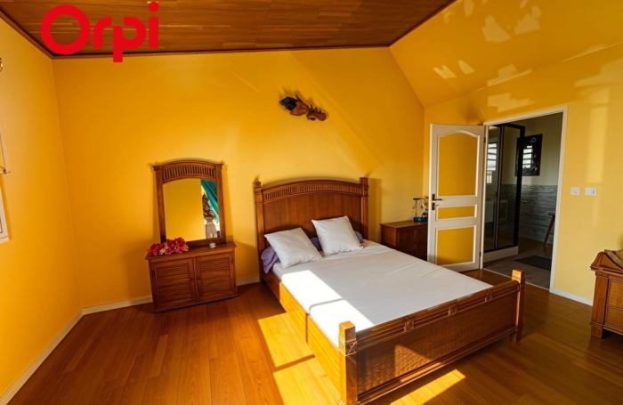 Vente Maison 217m&sup2; 5 pièces Saint Gilles Les Hauts