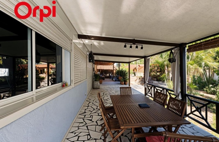 Vente Maison 217m&sup2; 5 pièces Saint Gilles Les Hauts