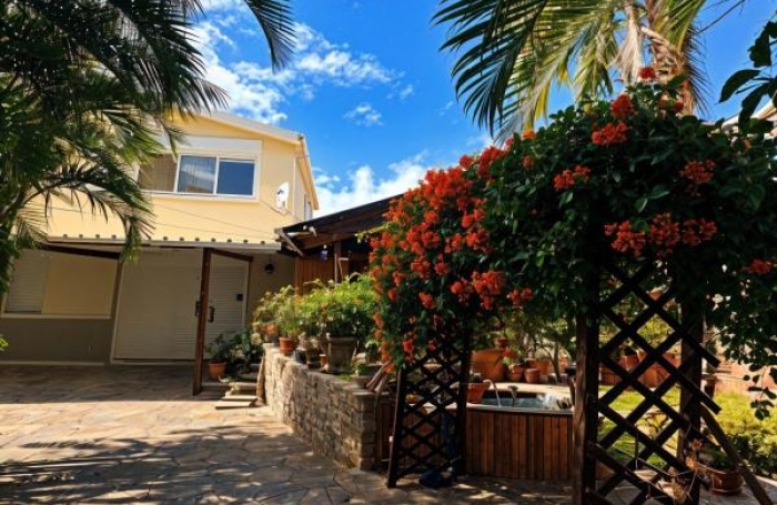 Vente Maison 217m&sup2; 5 pièces Saint Gilles Les Hauts