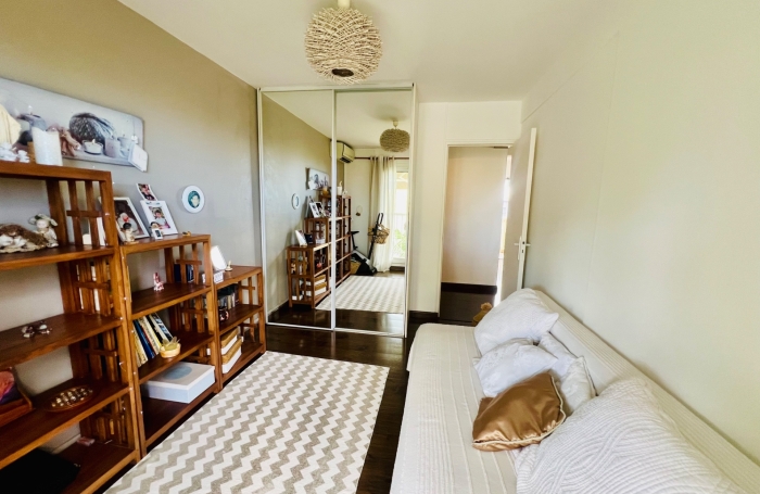 Vente Appartement 95m&sup2; 4 pièces Saint Gilles Les Hauts