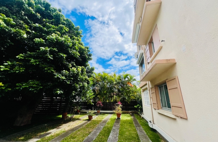Vente Appartement 95m&sup2; 4 pièces Saint Gilles Les Hauts