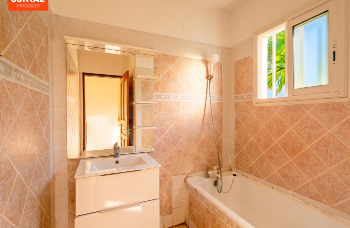 Vente Maison 187.00m&sup2; 8 pièces Saint-Leu