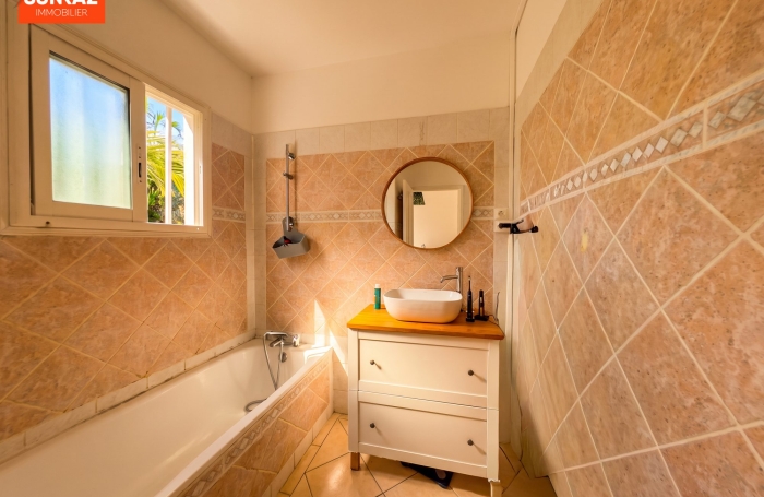 Vente Maison 187.00m&sup2; 8 pièces Saint-Leu