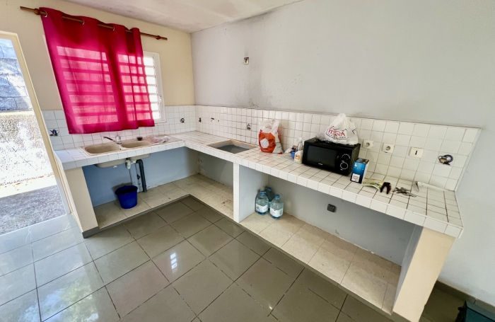SAINT PIERRE 97410 - VILLA F4 DE PLAIN PIED - LUMINEUSE - HABITABLE DE SUITE  - SECTEUR CALME