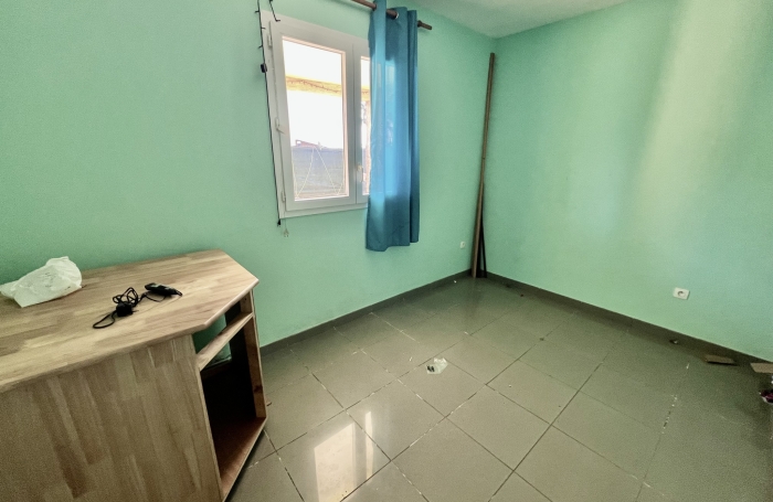 SAINT PIERRE 97410 - VILLA F4 DE PLAIN PIED - LUMINEUSE - HABITABLE DE SUITE  - SECTEUR CALME
